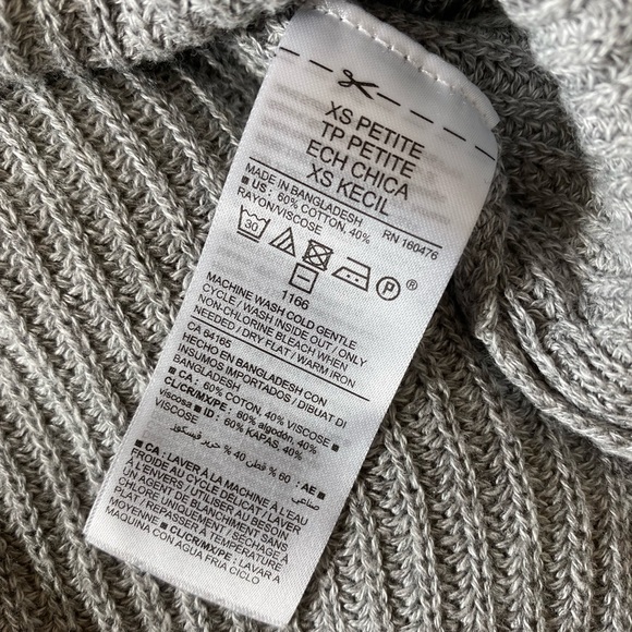 Old Navy gray v-neck tunic sweater - Picture 7 of 7